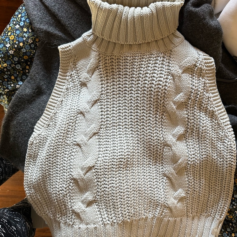 Cozy Cable Knit Turtleneck Sweater - light grey